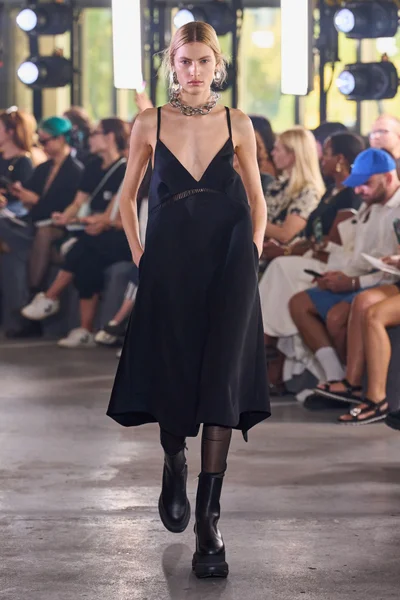 Look 8